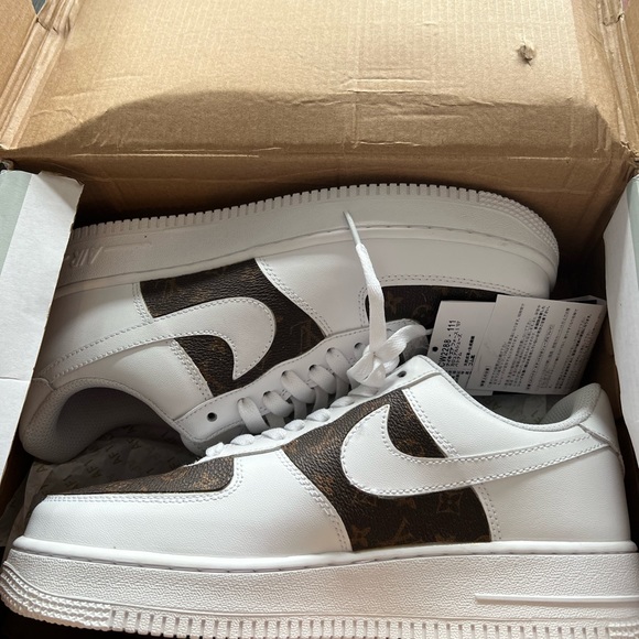 NEW custom Air Force 1’s, detailed with Louis Vuitton print. - Picture 2 of 5